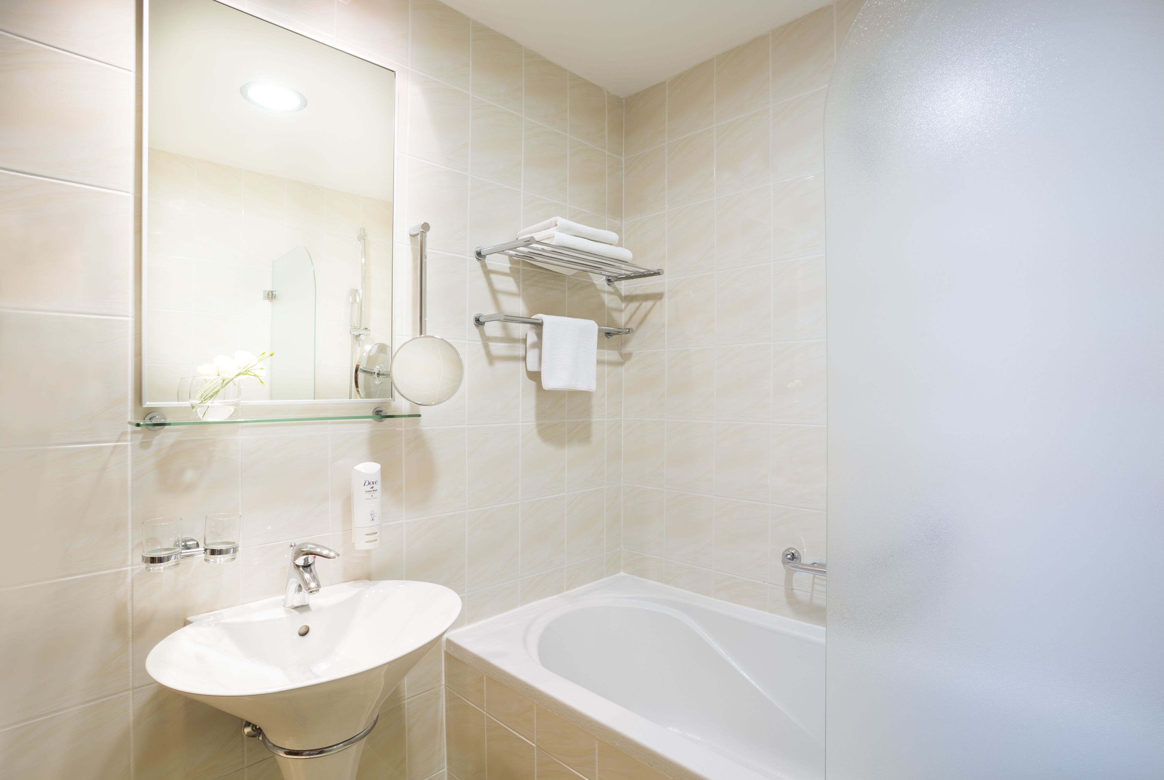 junior suite, balcony (sea side) | bathroom | combined shower/bathtub, hair dryer, towels
