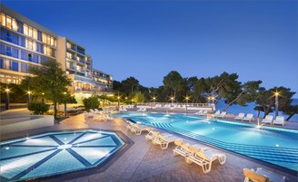 Outdoor pool, open 9 AM to 7 PM, sun loungers
