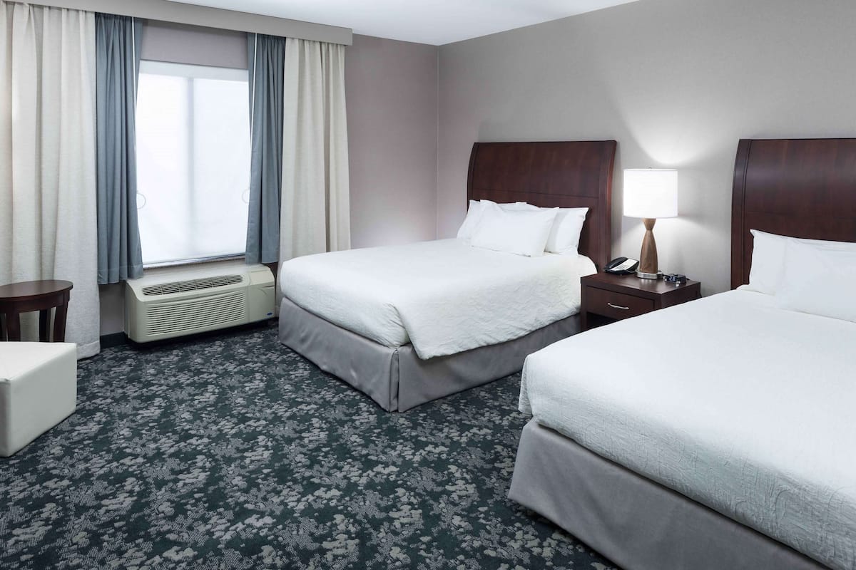 Chambre, 2 grands lits, accessible aux personnes à mobilité réduite (Roll-in Shower) | Literie de qualité supérieure, bureau