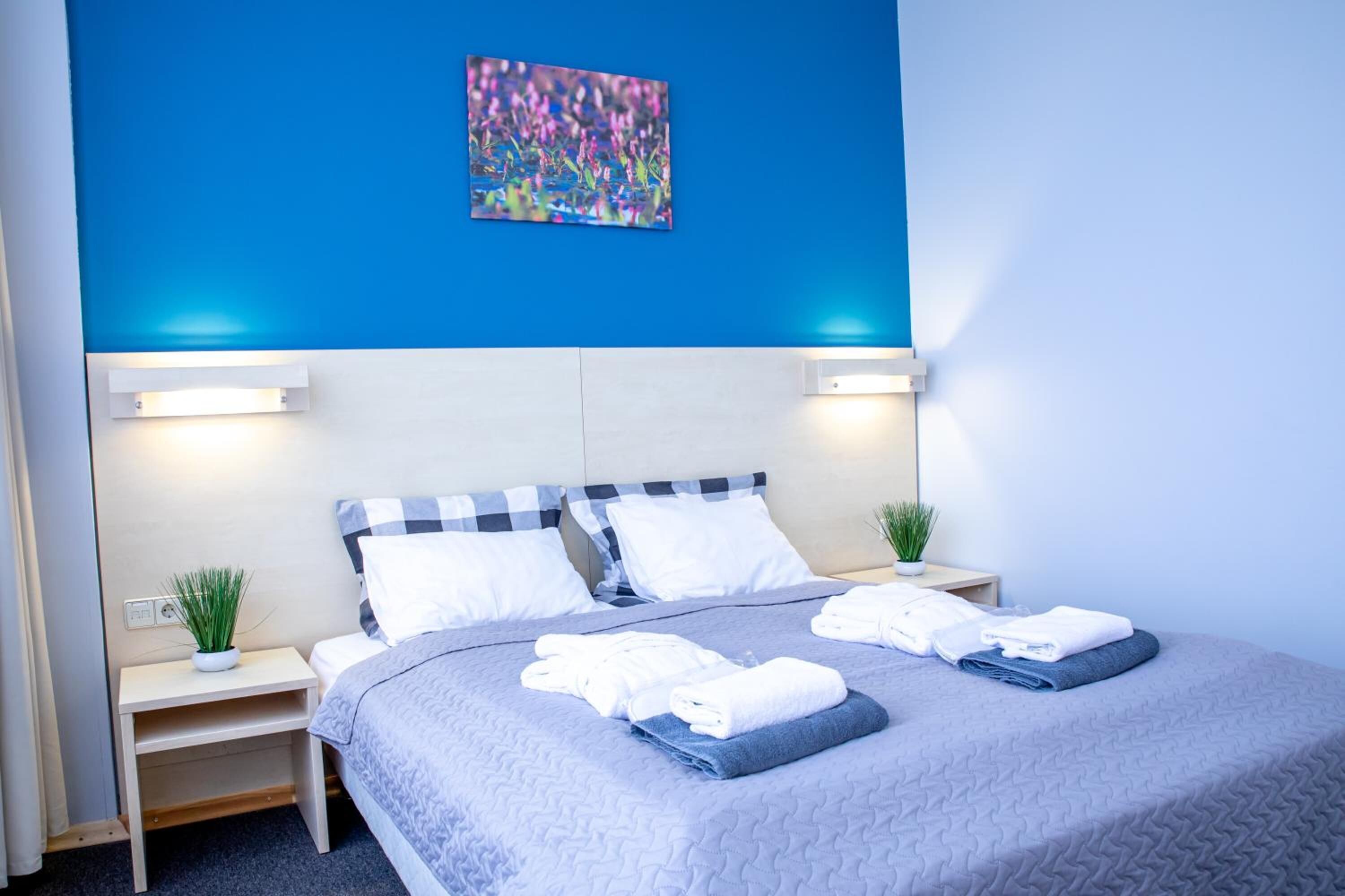 Desk, soundproofing, rollaway beds, free WiFi