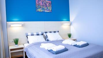 Desk, soundproofing, rollaway beds, free WiFi