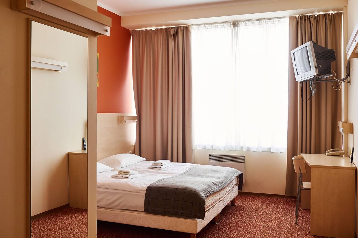 Desk, soundproofing, rollaway beds (surcharge), WiFi (free)