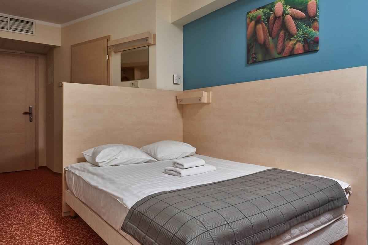 Desk, soundproofing, rollaway beds (surcharge), WiFi (free)