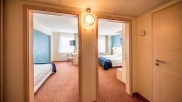 Chambre Triple | Bureau, chambres insonorisées, lits pliants/supplémentaires