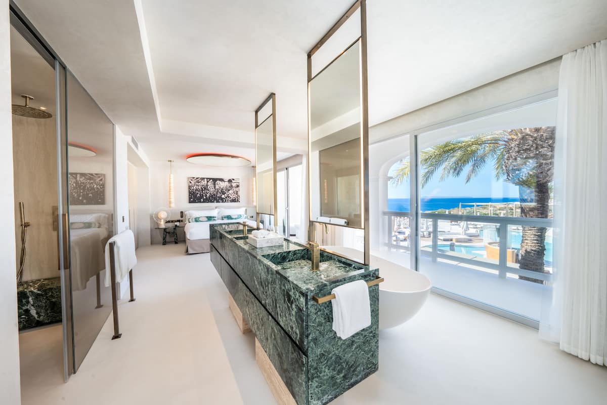 Epic Suite | Sea View | 1 bedroom, premium bedding, minibar, in-room safe