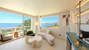 Epic Suite with Sea View- Entrance to Pacha Club Included | Premium bedding, minibar, in-room safe, individually decorated