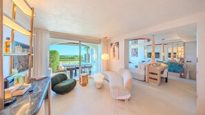 Cherry Vista Suite with Private Pool- Entrance to Pacha Club Included
