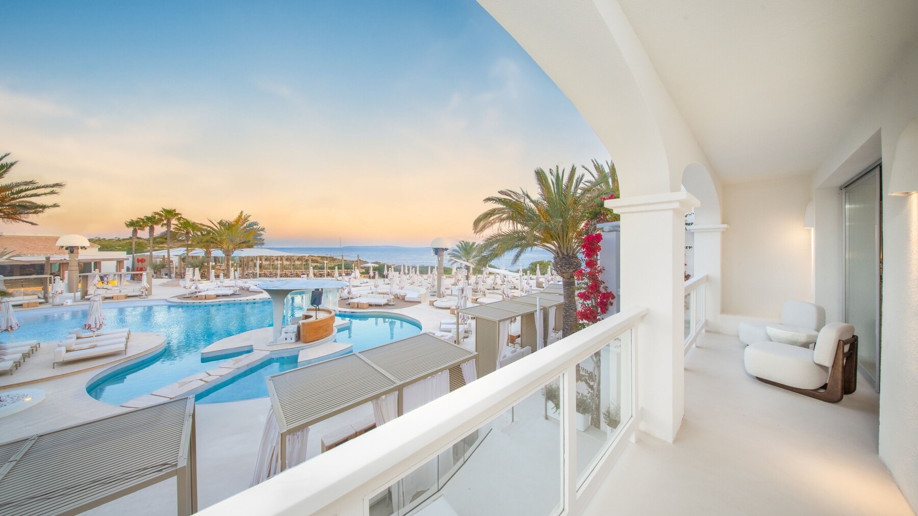 Epic Suite with Pool View- Entrance to Pacha Club Included | Terrace/patio
