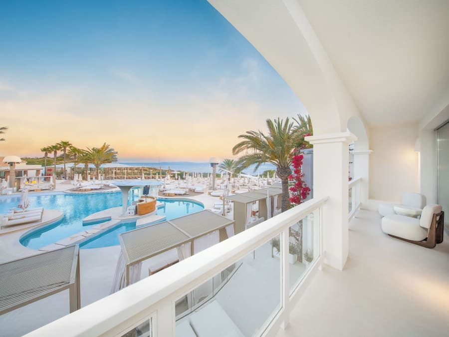 Premium bedding, minibar, in-room safe, individually decorated