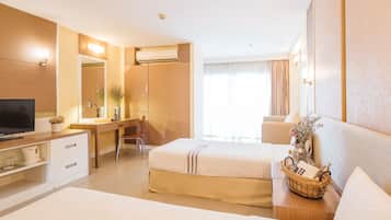 Supreme room | Minibar, in-room safe, desk, blackout drapes