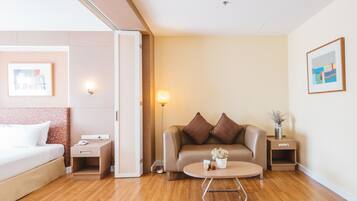 Standard Room | Ruang tamu | TV LCD