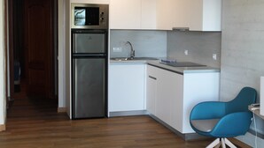 Standard Apartment, 1 Bedroom, Sea View | Private kitchenette - Rocamar Beach (Pajara)