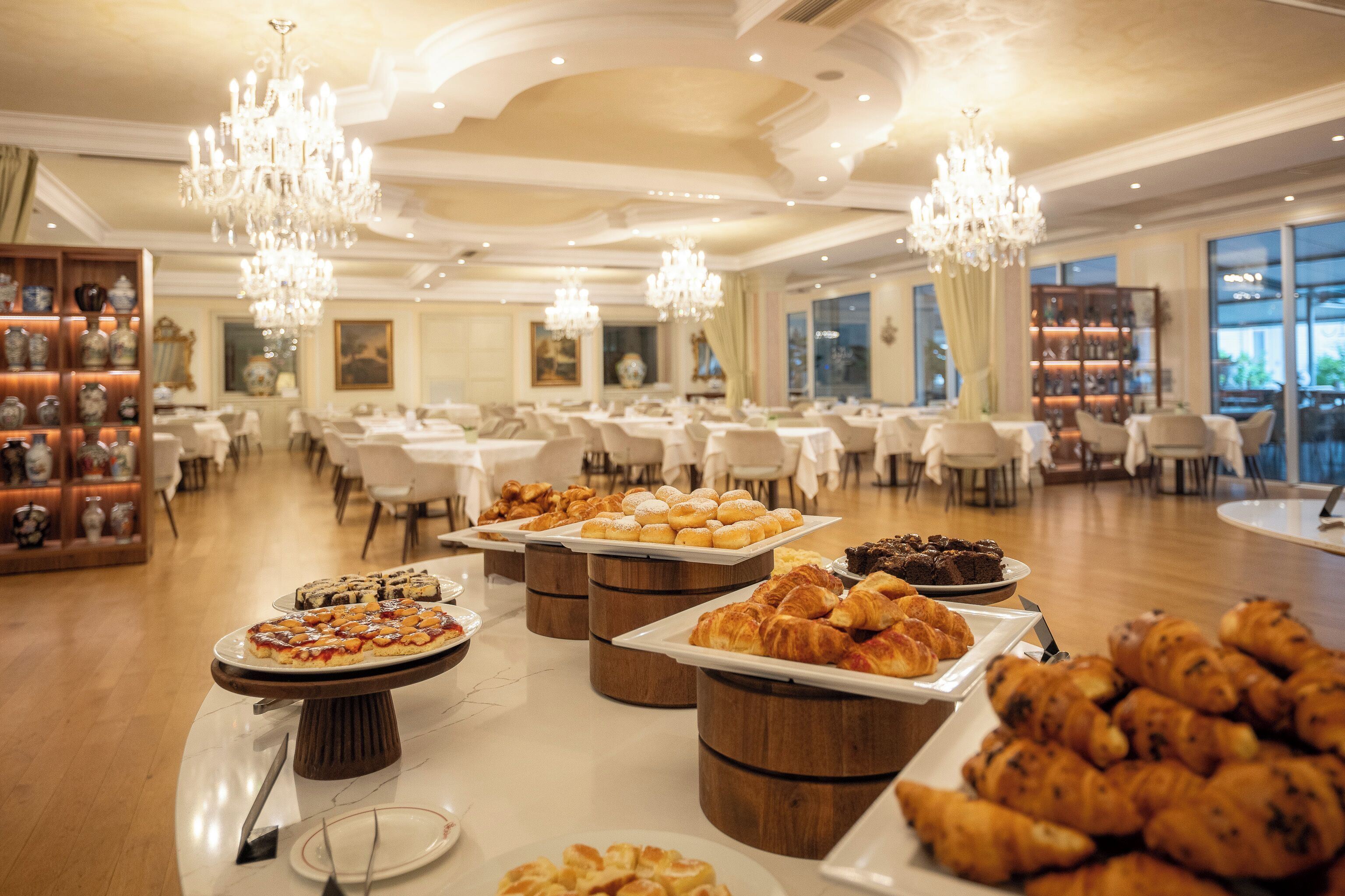 包含每日当地美食早餐