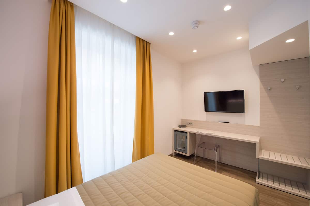Minibar, in-room safe, desk, soundproofing