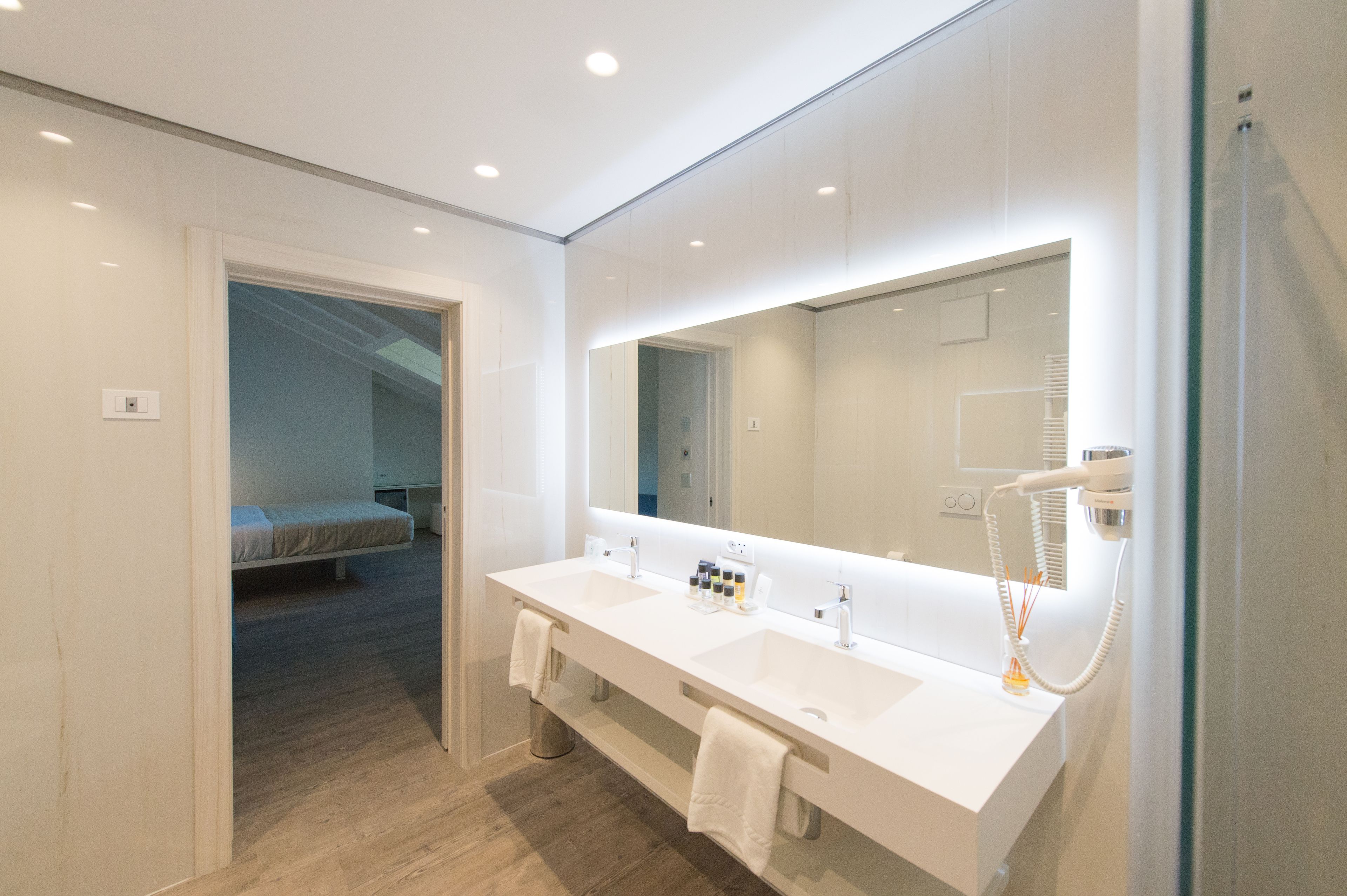 suite (spa access included) | bathroom | shower, rainfall showerhead, free toiletries, hair dryer