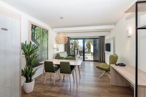 Flat-screen TV - Apartamentos Garden & Sea Boutique Lodging by LIVVO (Pajara)