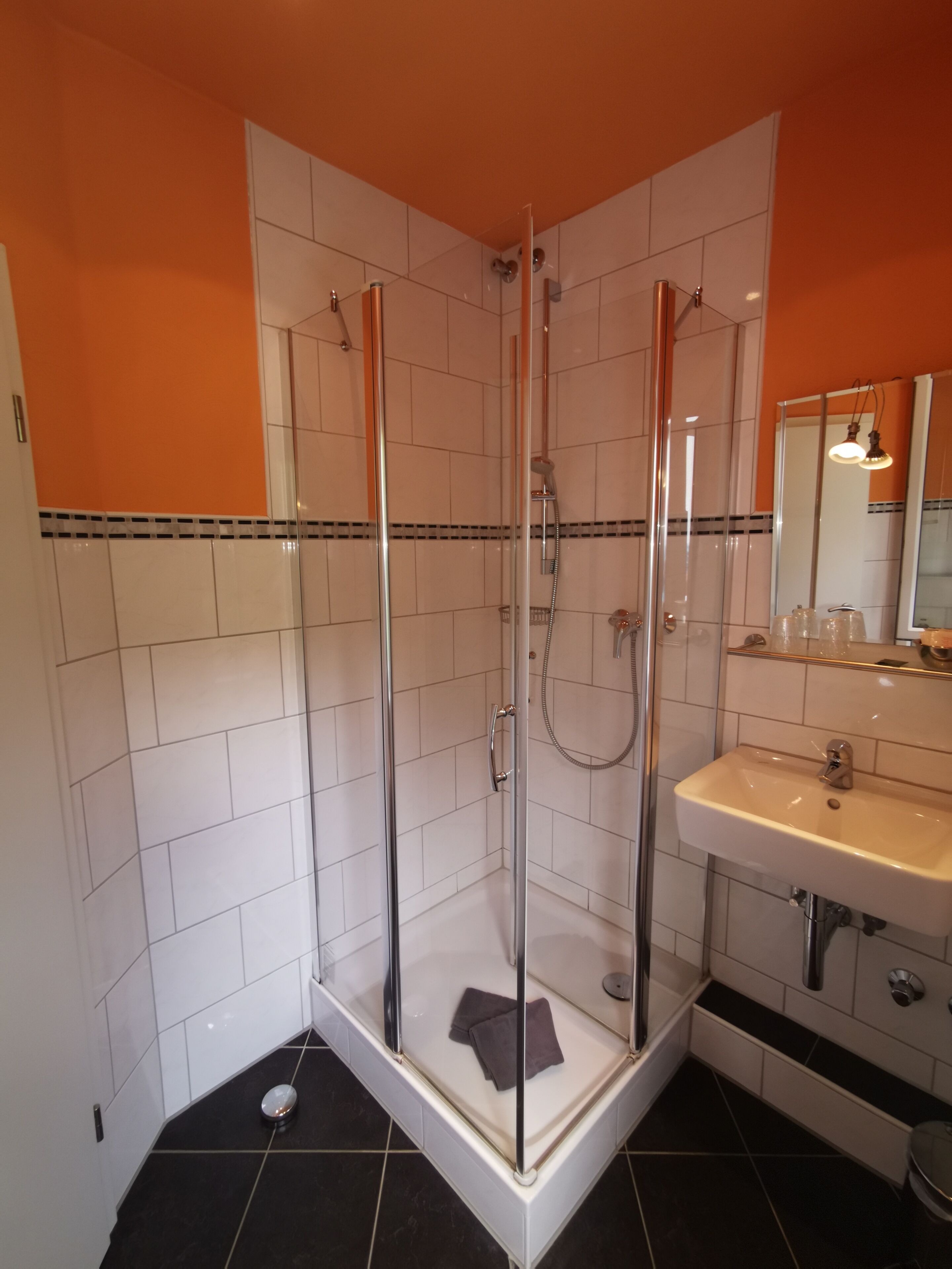 economy double room, ensuite (10) | bathroom