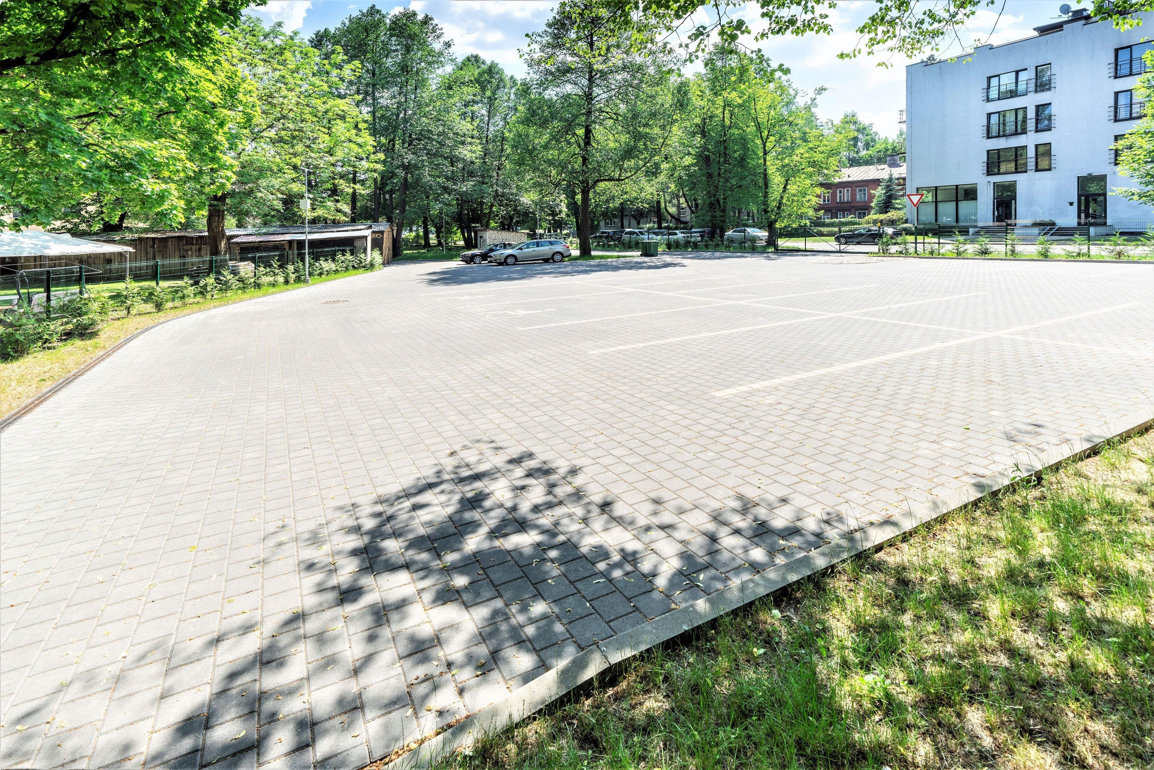 self-parking (surcharge) 10 per day