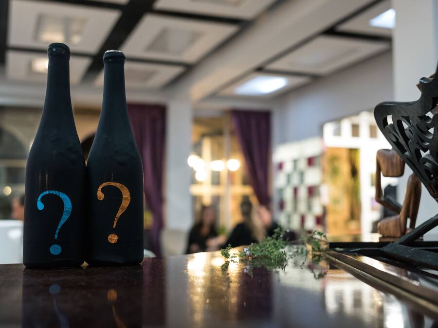 Makan malam dihidangkan, masakan Mediterranean