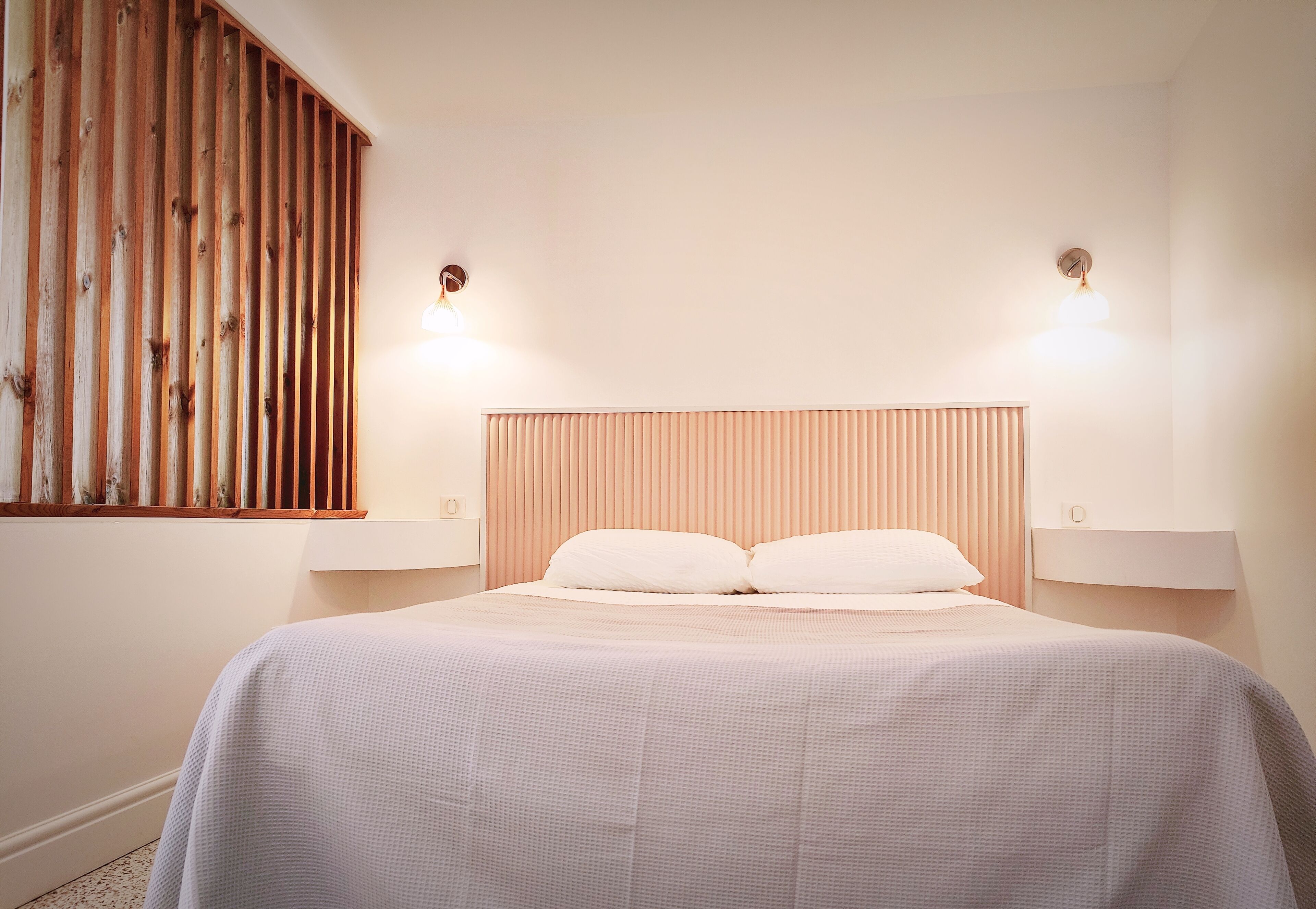 studio suite, 1 double bed with sofa bed, kitchen | 1 bedroom, select comfort beds, desk, soundproofing