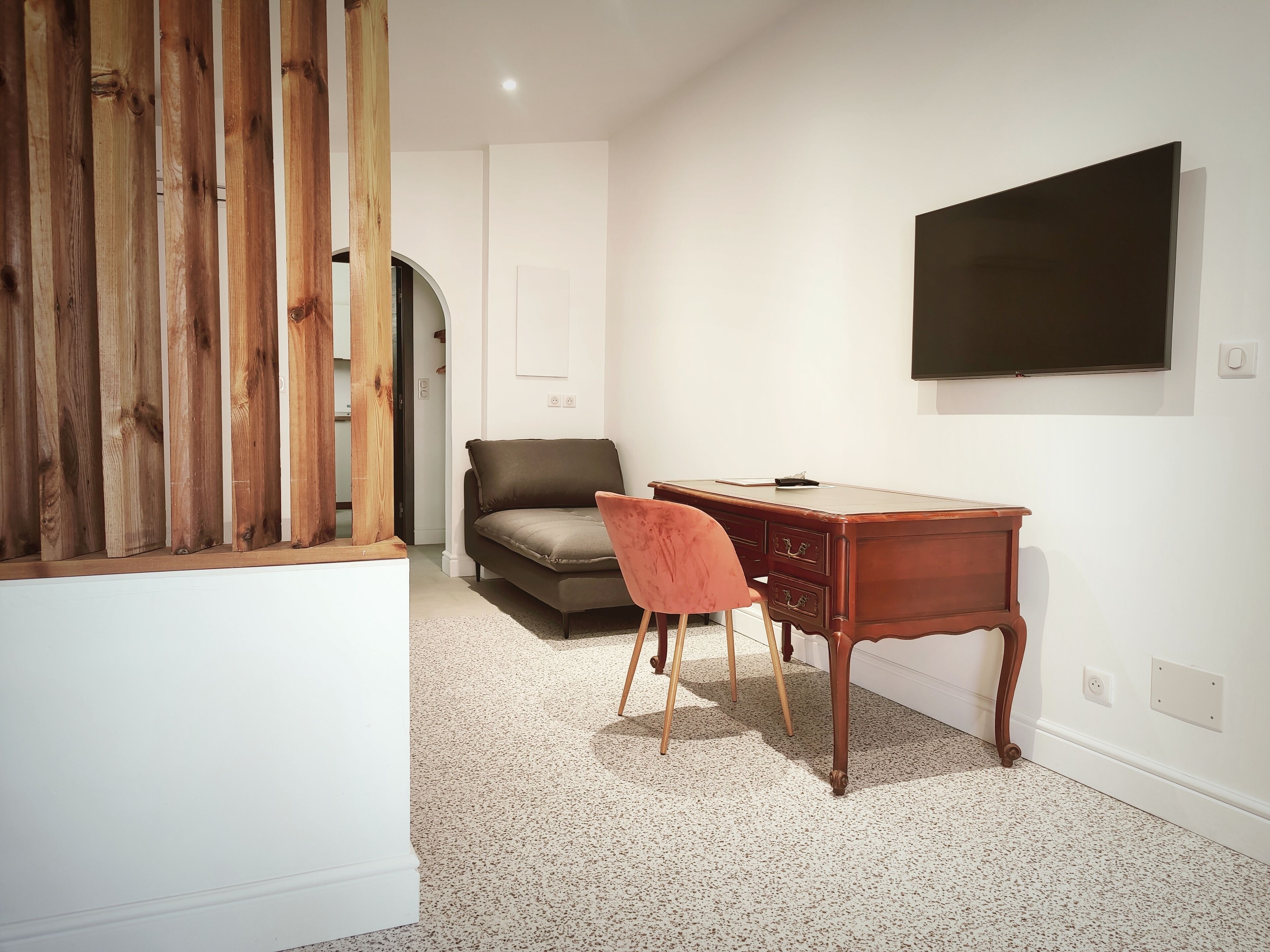 studio suite, 1 double bed with sofa bed, kitchen | 1 bedroom, select comfort beds, desk, soundproofing