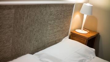 Habitación estándar | Colchones Select Comfort, escritorio, sistema de insonorización