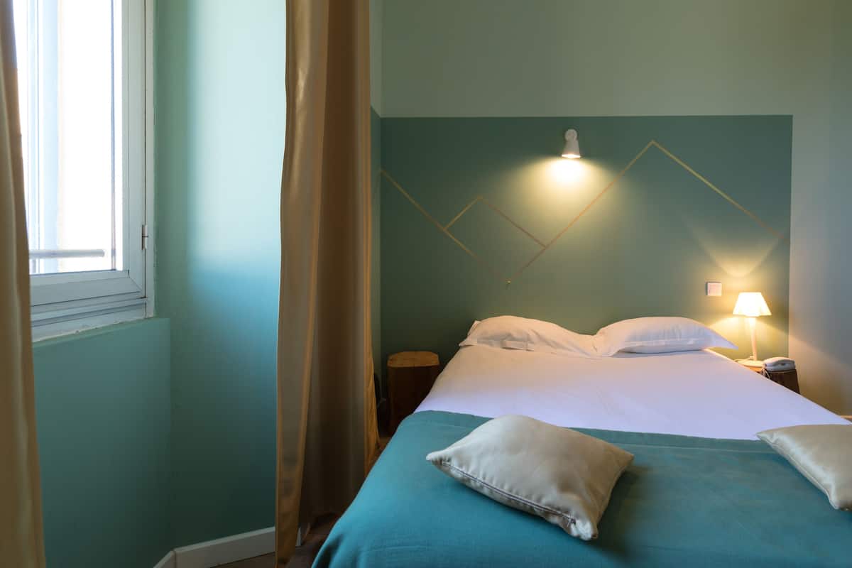 Habitación estándar | Camas Select Comfort, escritorio, insonorización y wifi gratis