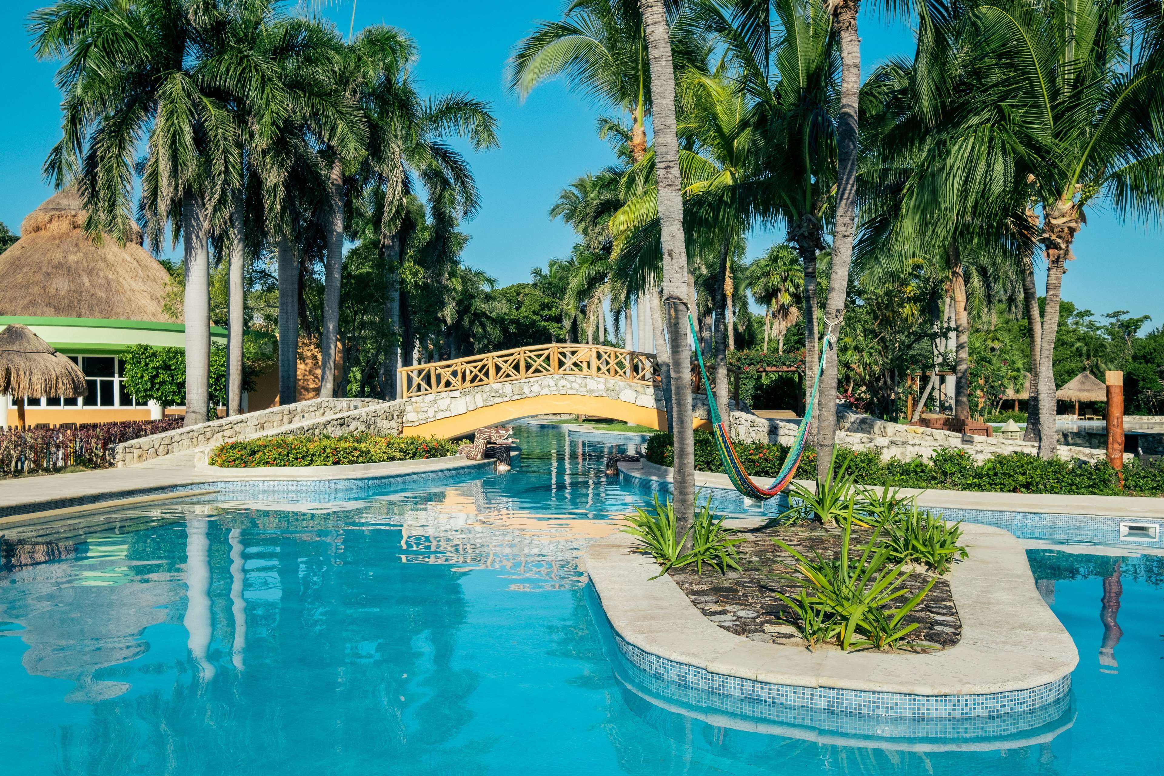 야외 수영장, 수영장 파라솔, 일광욕 의자