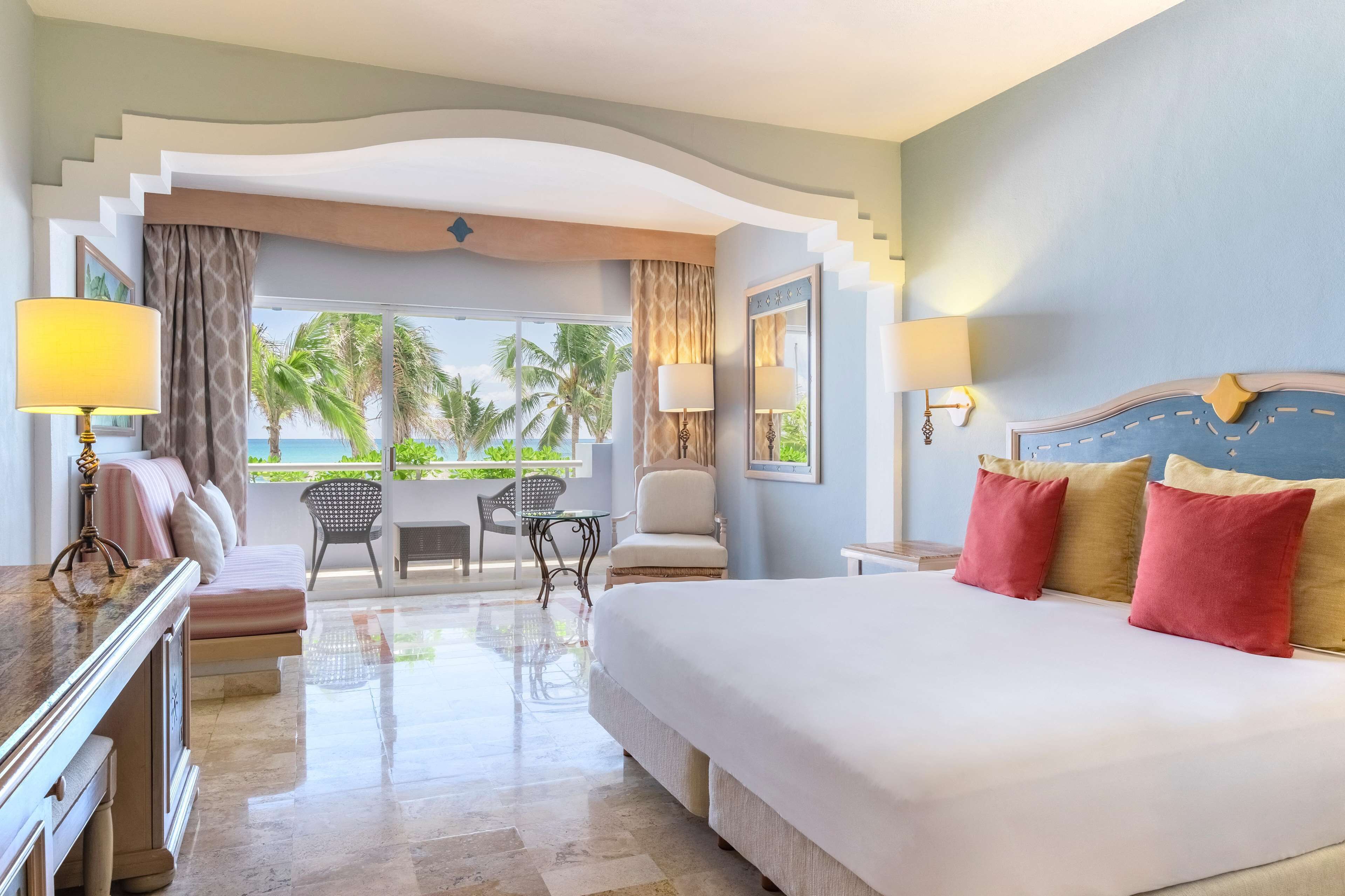 Artículos del minibar gratis y caja de seguridad en la habitación 