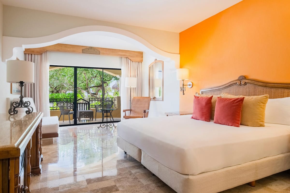 1 bedroom, free minibar, in-room safe, desk