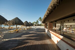 4 bars/lounges, swim-up bar, poolside bar, beach bar