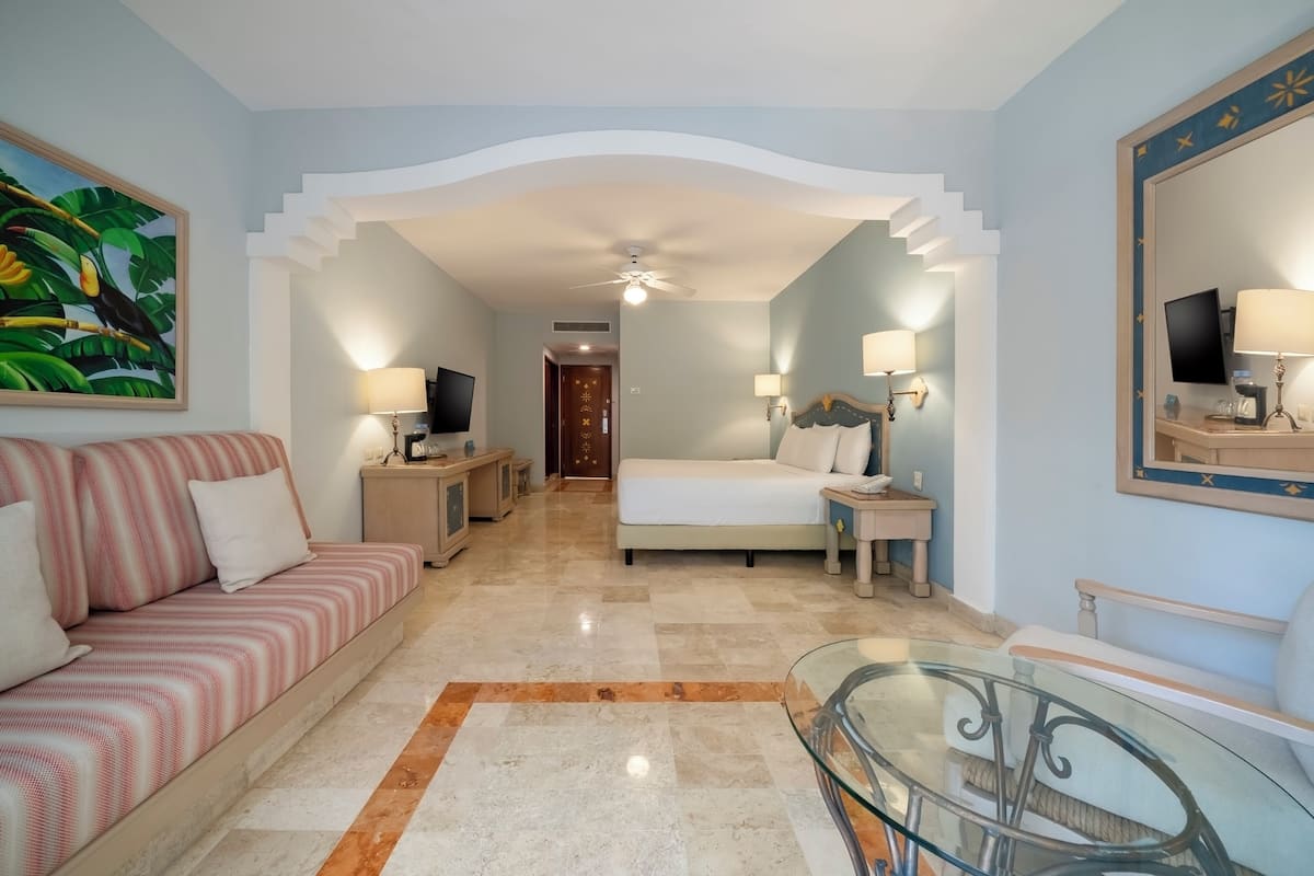 1 bedroom, free minibar, in-room safe, desk