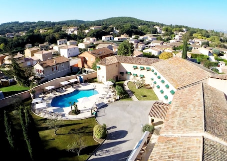 Aerial view. Le Mas de Jossyl