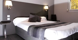 In-room safe, desk, blackout curtains, soundproofing - Le Mas de Jossyl  (La Roque-d'Antheron)