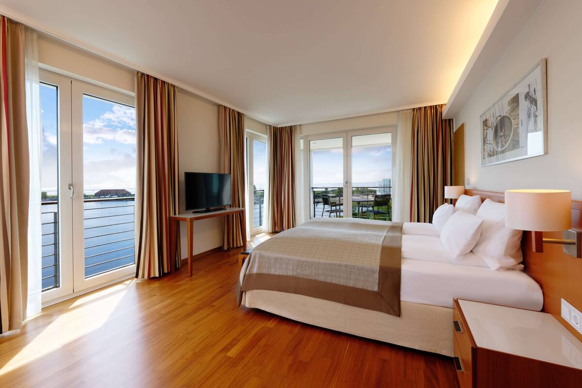 Executive Suite, Harbour View