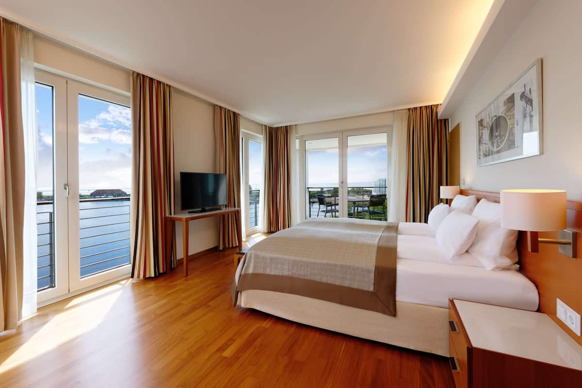 executive suite, harbour view | premium bedding, in-room safe, individually decorated