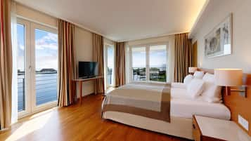 Executive Suite, Harbor View | Premium bedding, free minibar, in-room safe, individually decorated