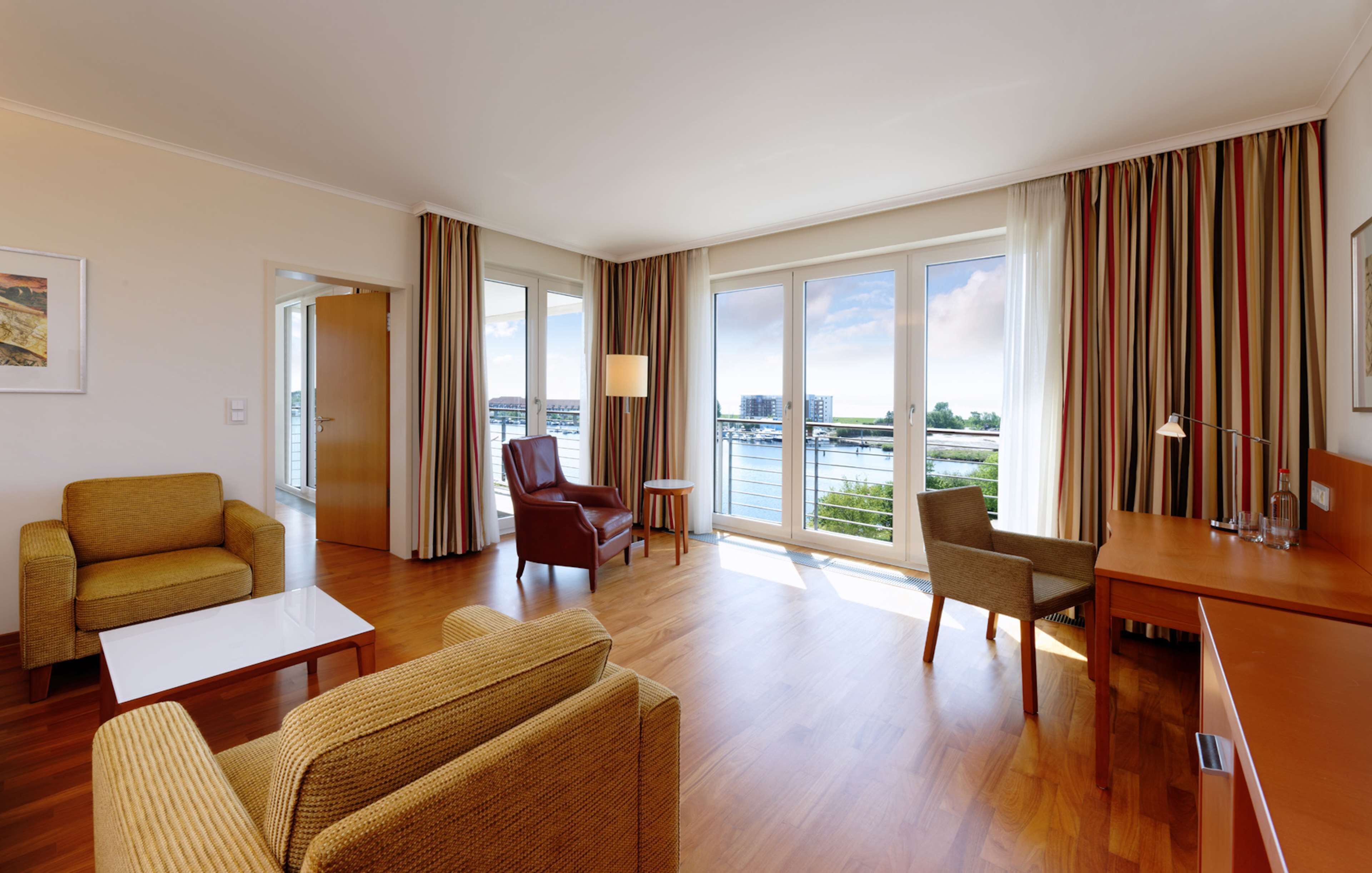 executive suite, harbour view | premium bedding, in-room safe, individually decorated