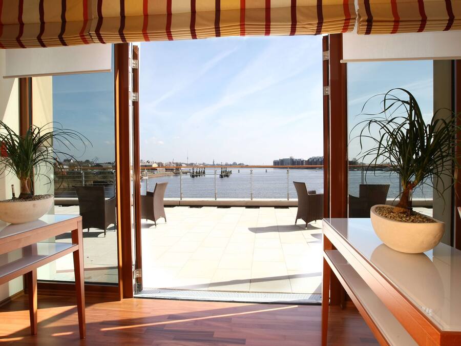 Lunch, dinner, brunch served; Regional cuisine, garden views