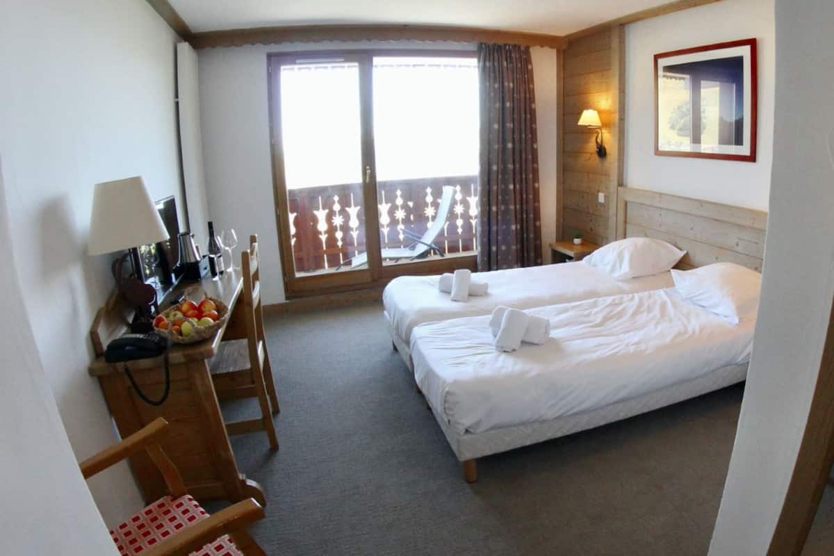 superior room | individually decorated, individually furnished, desk