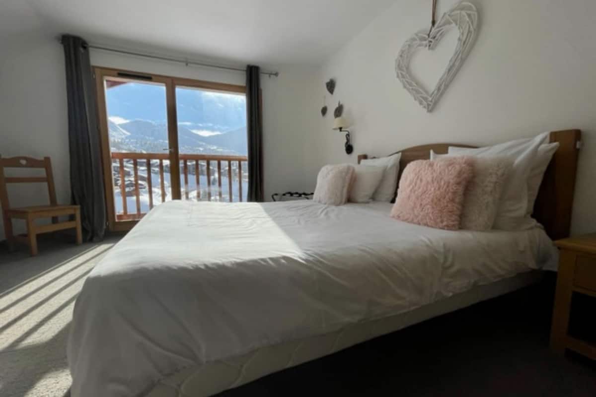 superior attic double room | individually decorated, individually furnished, desk