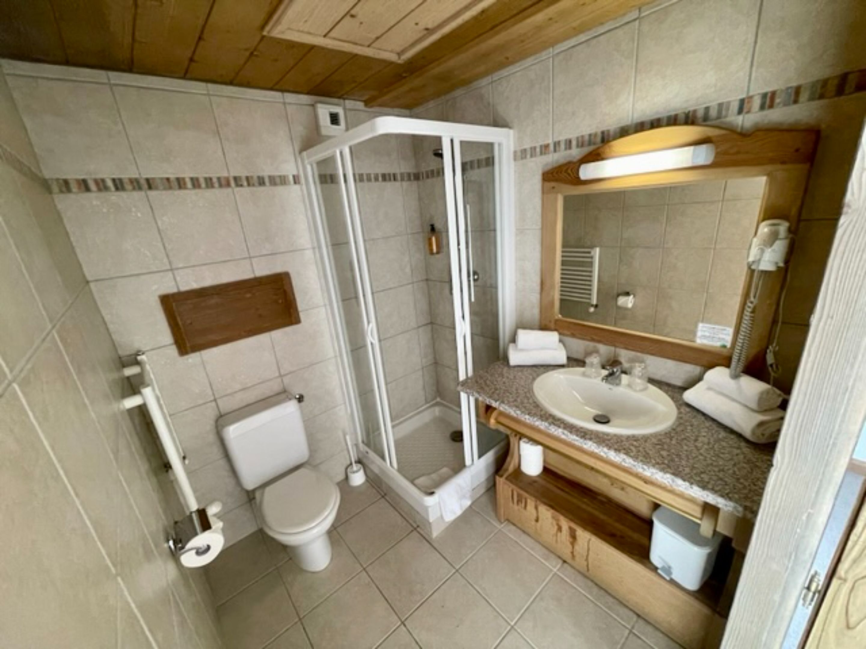 superior attic double room | bathroom | hair dryer, towels