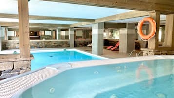 Indoor pool, sun loungers