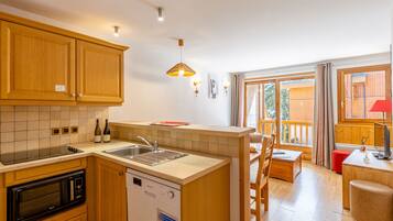 Apartment, 2 Bedrooms (for 6) | Private kitchen | Fridge, microwave, stovetop, dishwasher