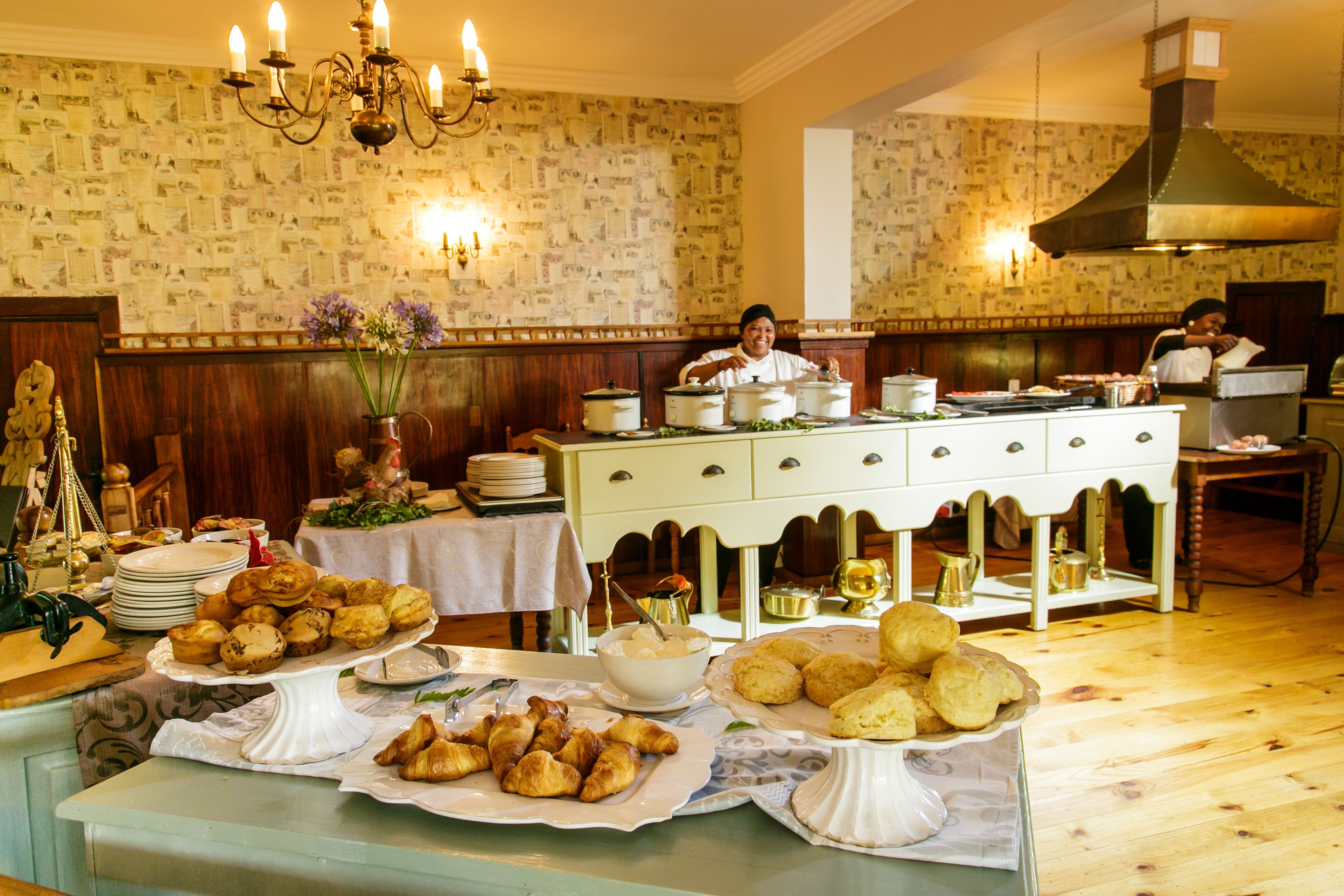 free daily full breakfast