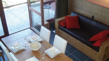 Makan di kamar