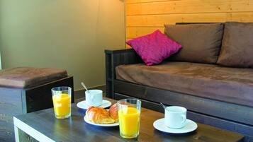 Studio 2 pers. | Living area | 40-cm TV with digital channels