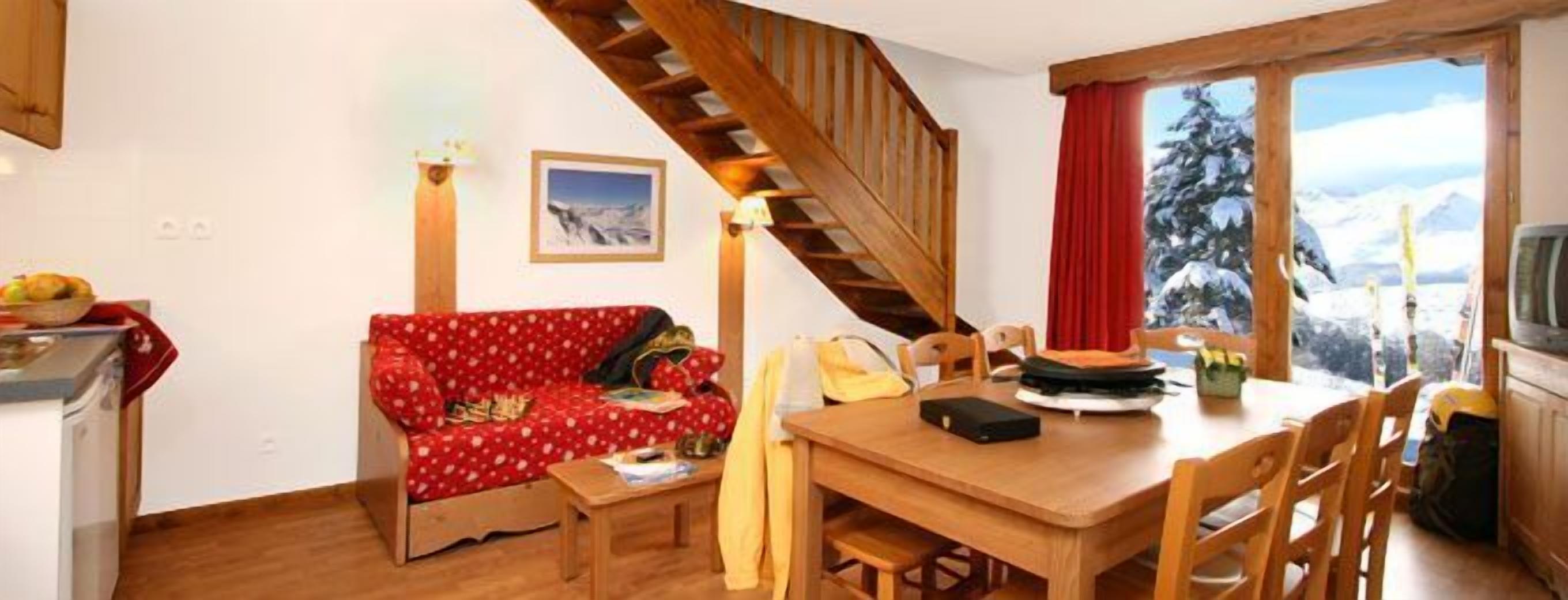 4 room semi-detached chalet with cabin room for 12 | In-room dining