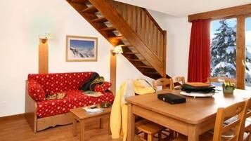 4 room semi-detached chalet with cabin room for 12 | In-room dining