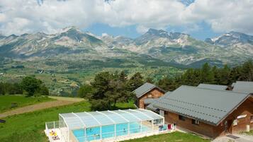 Piscine couverte, piscine extérieure
